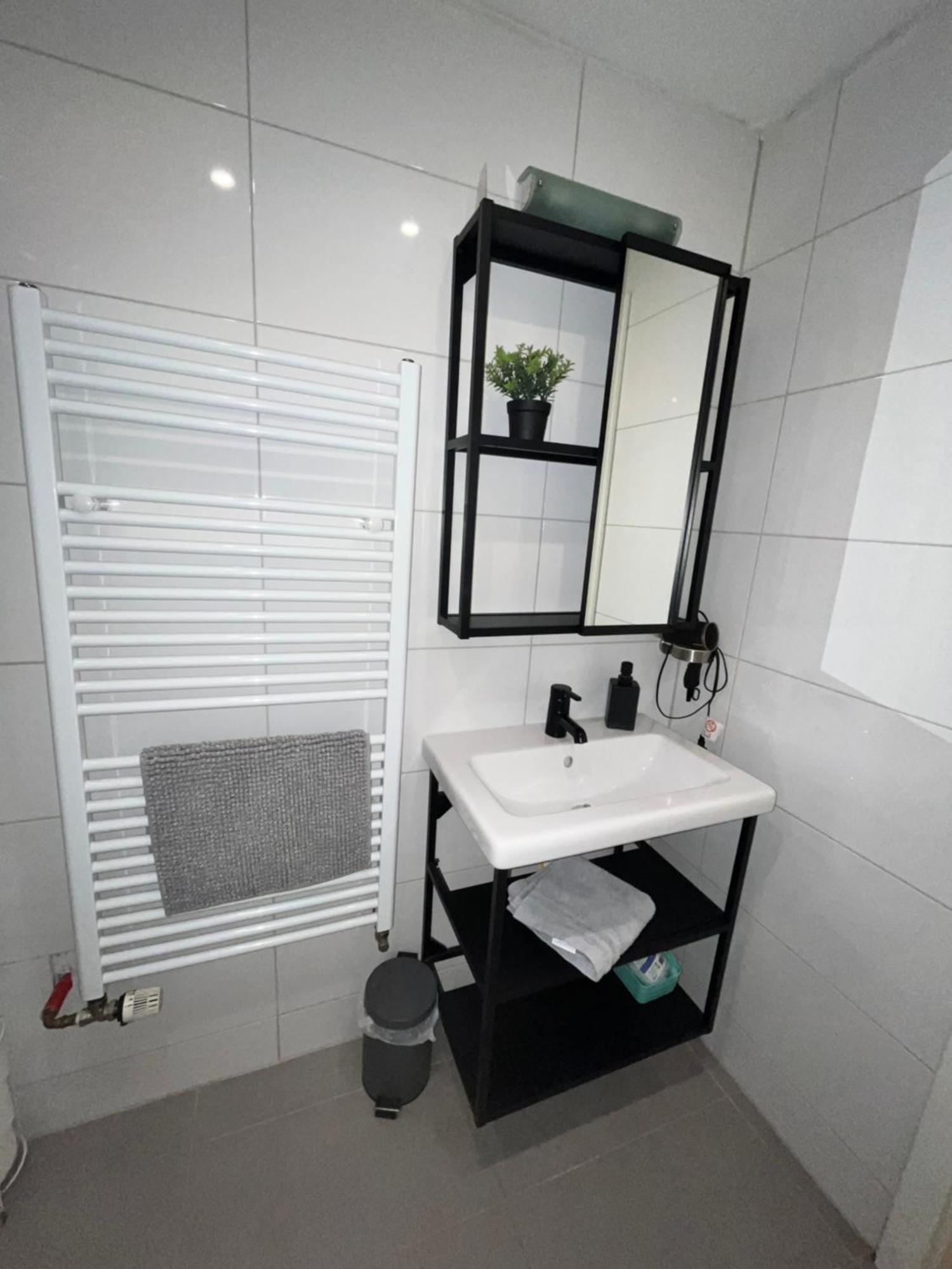 10c 40qm Wi-fi Free Parking Calm Back House Appartement